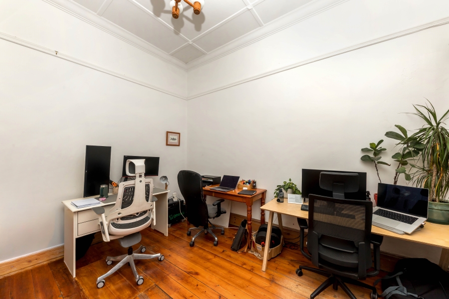 To Let 4 Bedroom Property for Rent in Vredehoek Western Cape
